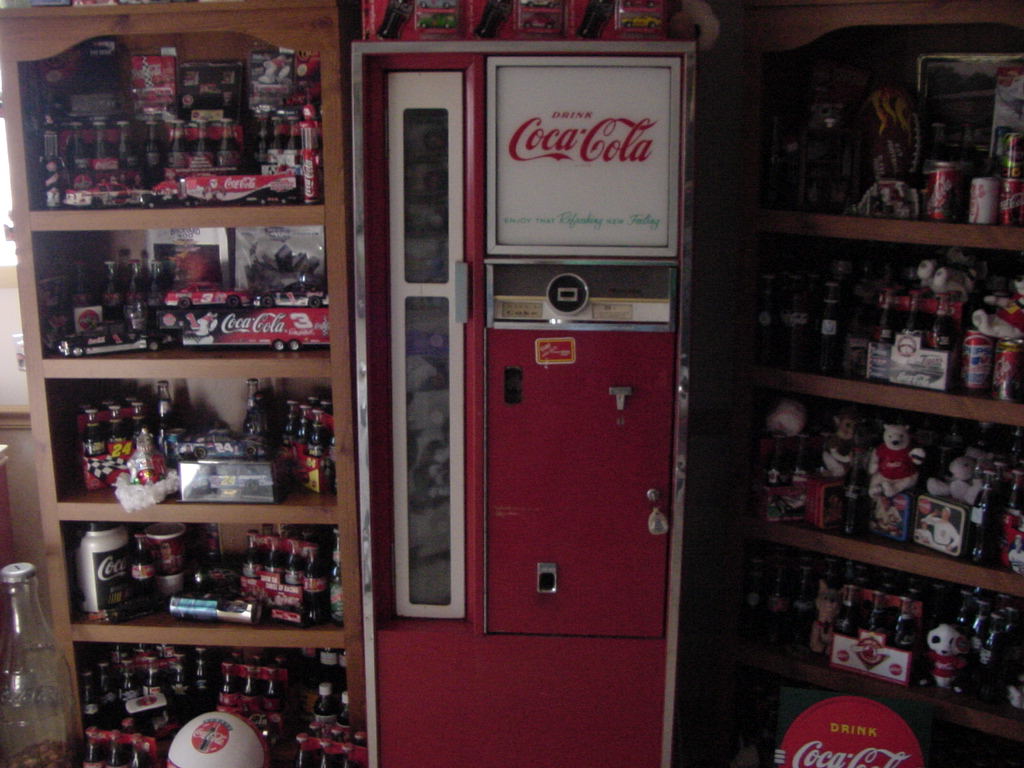 Coke Machine.jpg 128.2K
